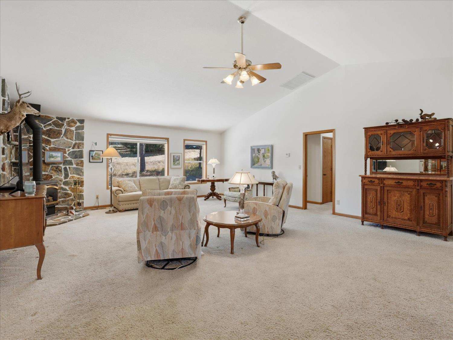 45241 Dillon Dr, Ahwahnee, CA 93601