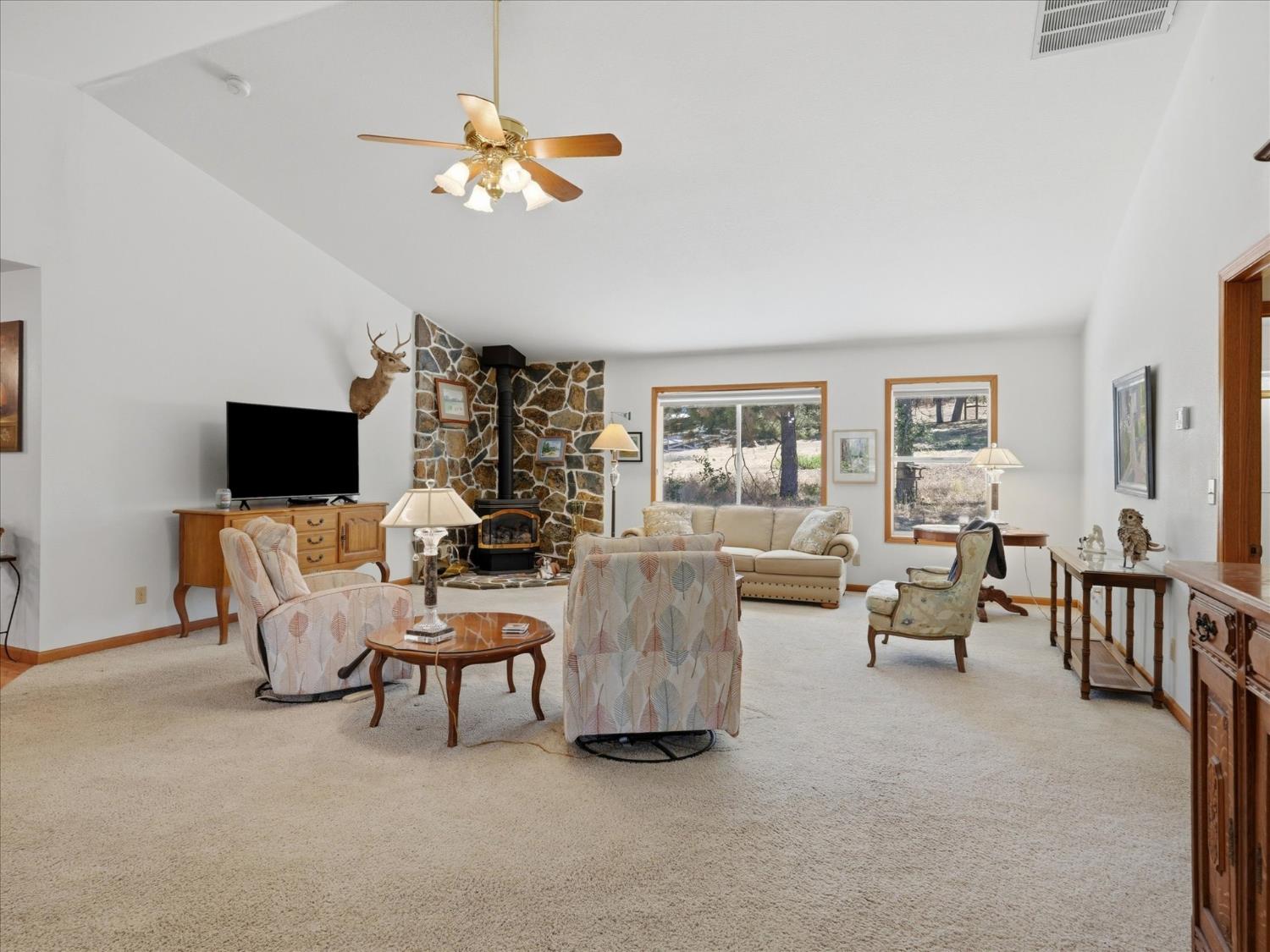 45241 Dillon Dr, Ahwahnee, CA 93601