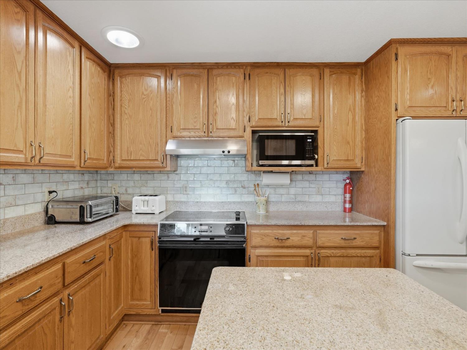 45241 Dillon Dr, Ahwahnee, CA 93601