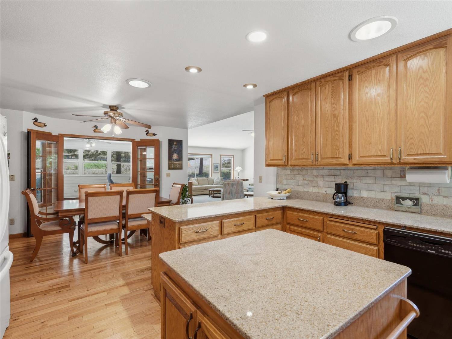 45241 Dillon Dr, Ahwahnee, CA 93601