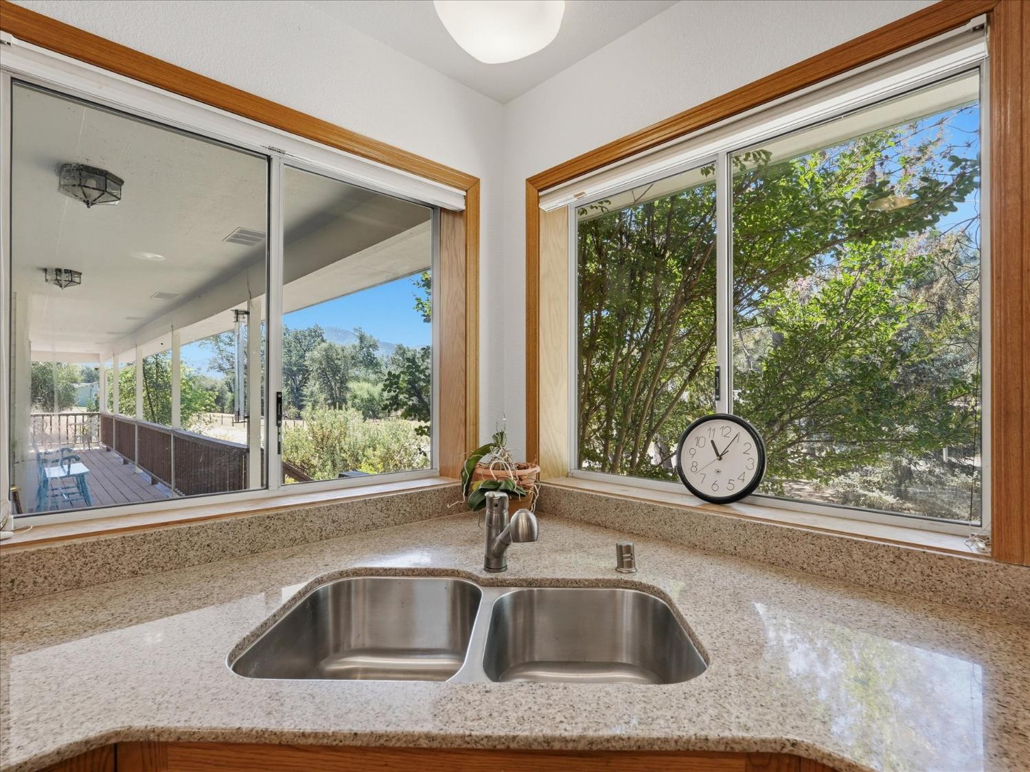 45241 Dillon Dr, Ahwahnee, CA 93601