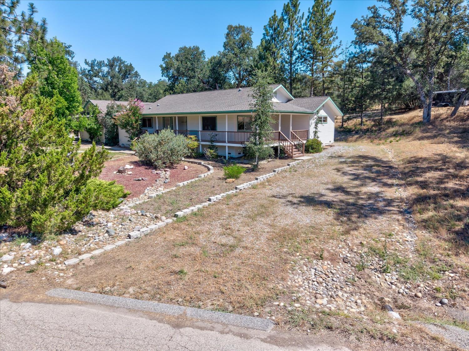 45241 Dillon Dr, Ahwahnee, CA 93601