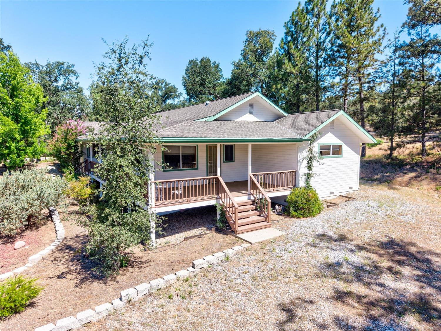 45241 Dillon Dr, Ahwahnee, CA 93601
