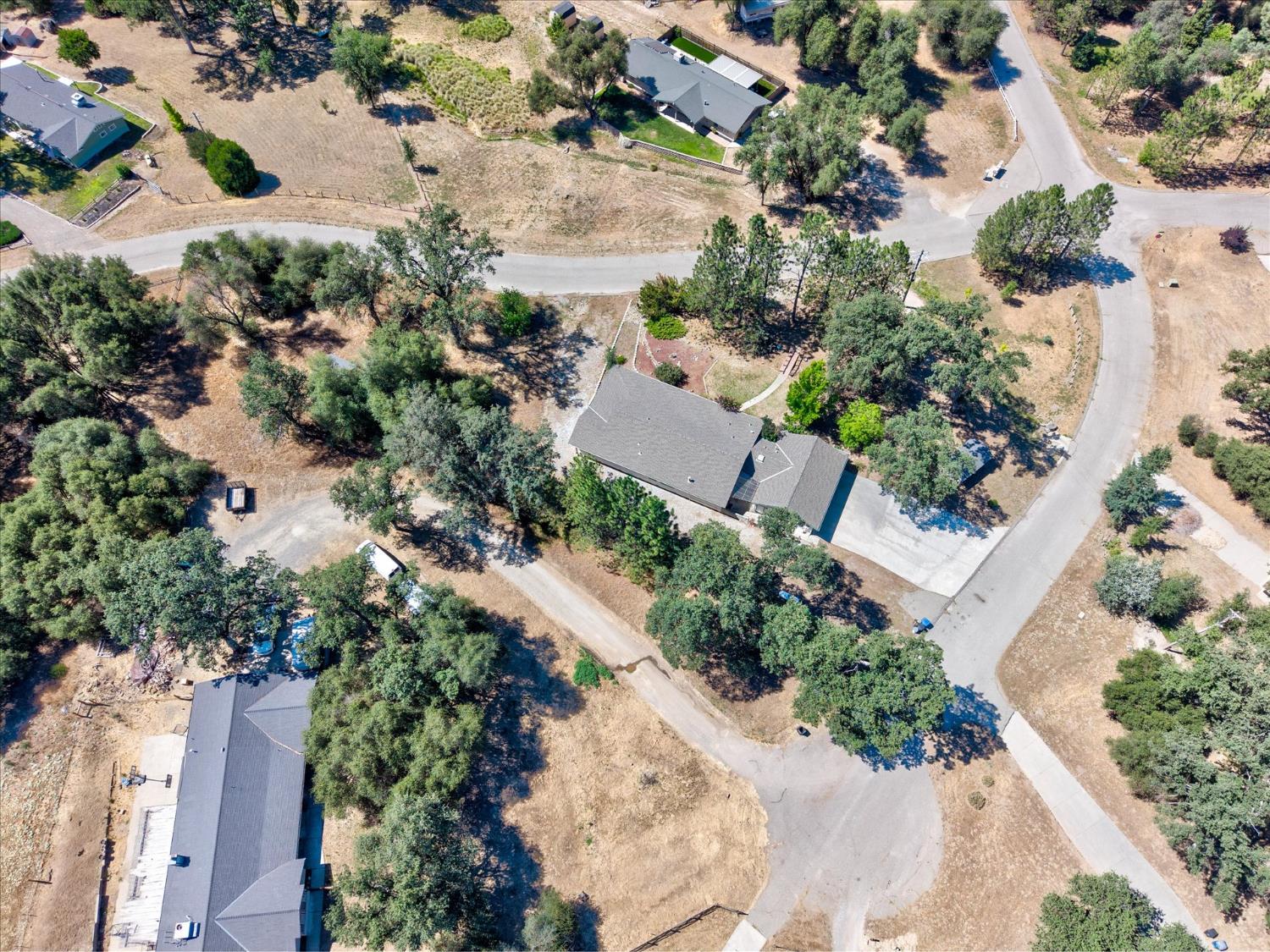 45241 Dillon Dr, Ahwahnee, CA 93601