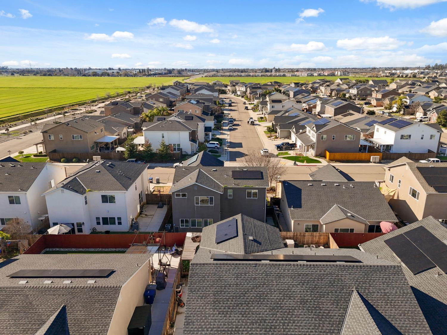 2715 Las Rosas Ave, Clovis, CA 93619