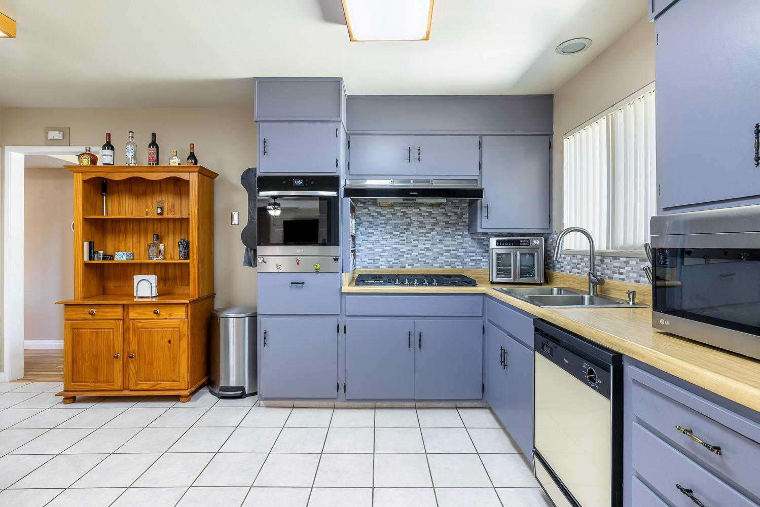 3422 E Lansing Way, Fresno, CA 93726