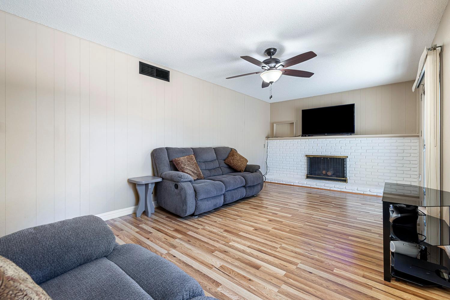 3422 E Lansing Way, Fresno, CA 93726