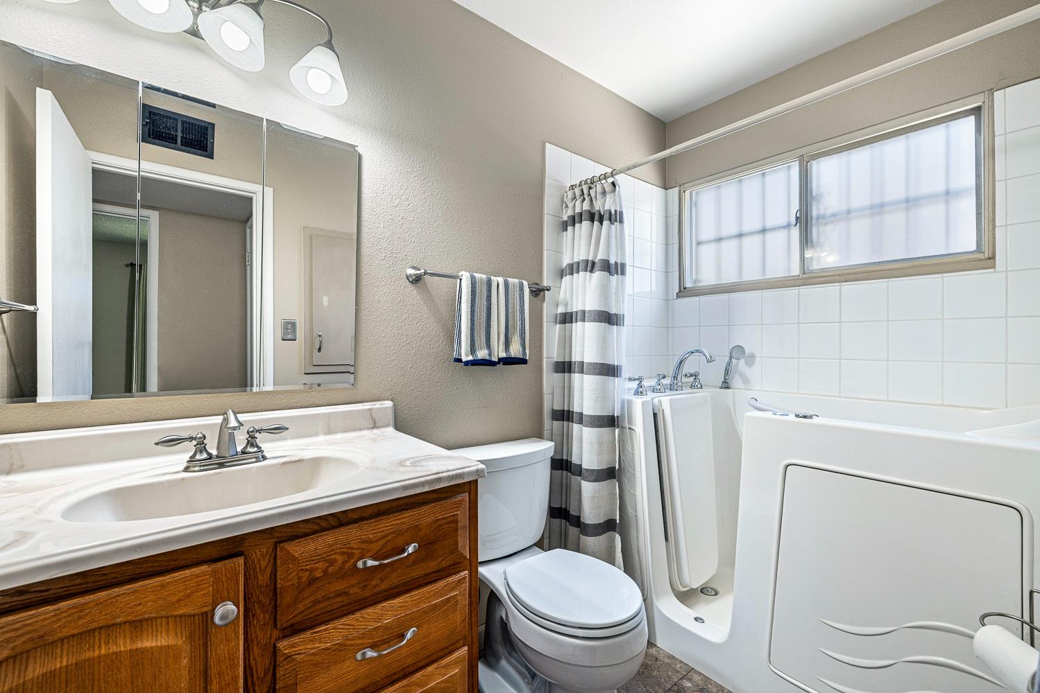 3422 E Lansing Way, Fresno, CA 93726