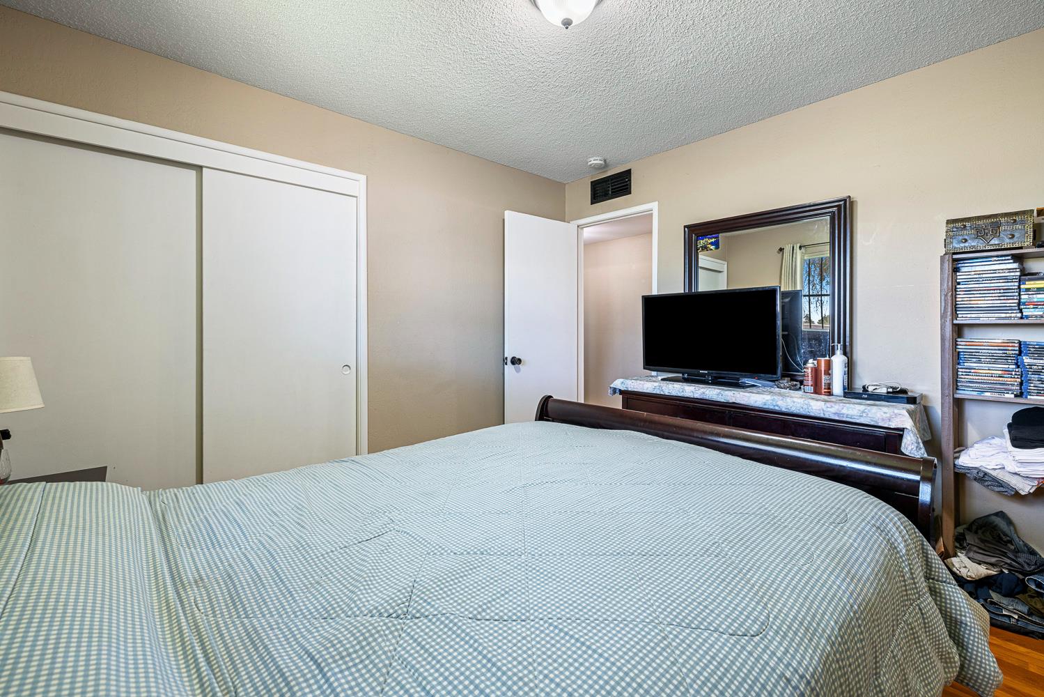 3422 E Lansing Way, Fresno, CA 93726