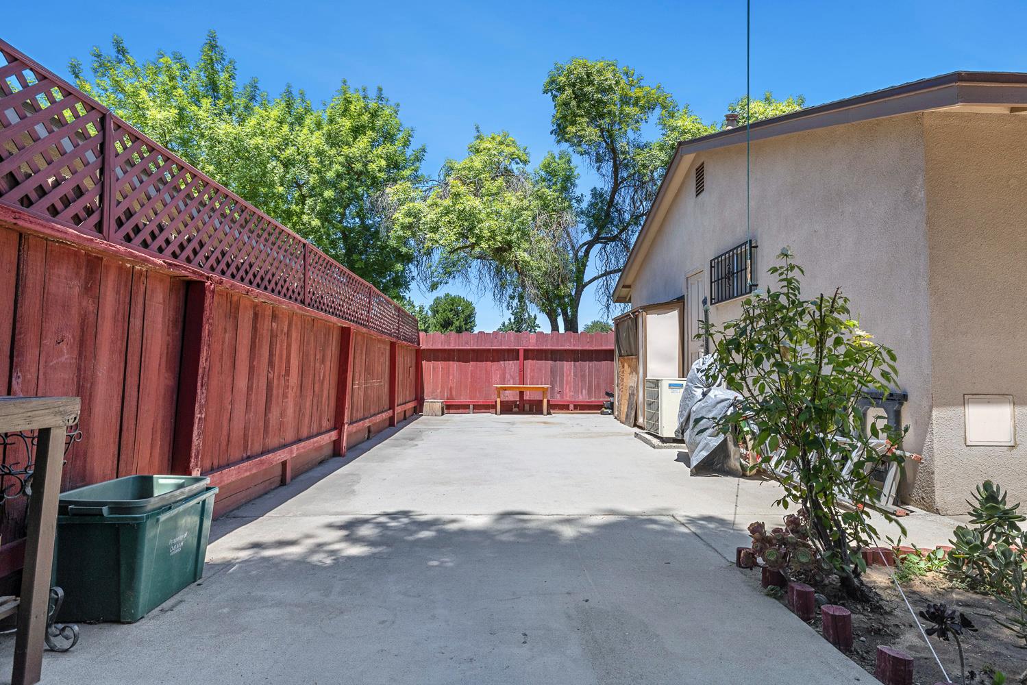 3422 E Lansing Way, Fresno, CA 93726