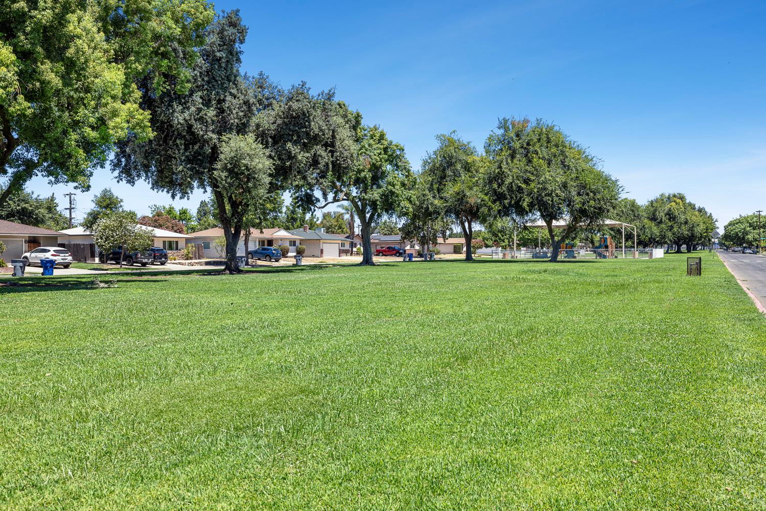 3422 E Lansing Way, Fresno, CA 93726