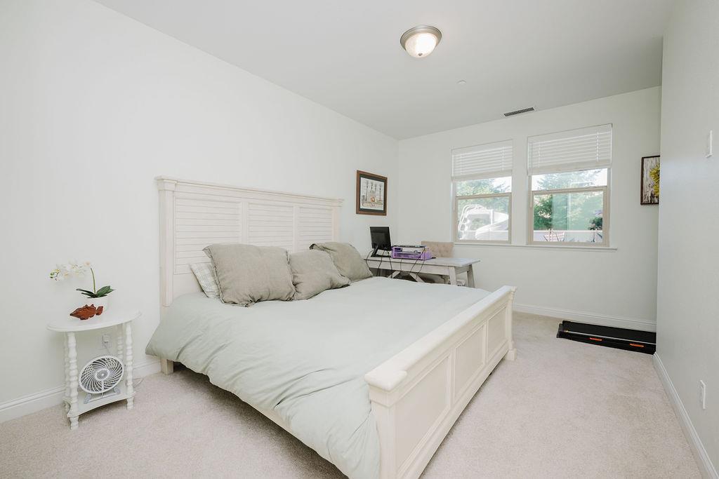 1671 E Bella Fiore Dr, Fresno, CA 93730