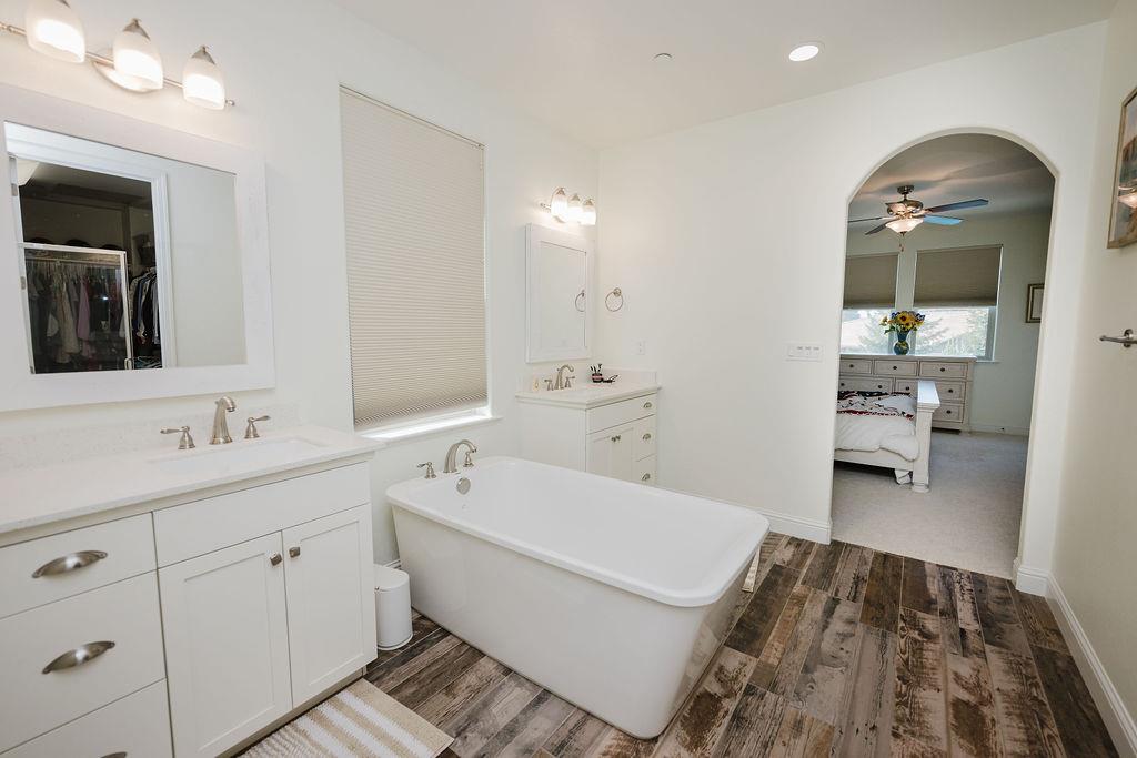 1671 E Bella Fiore Dr, Fresno, CA 93730