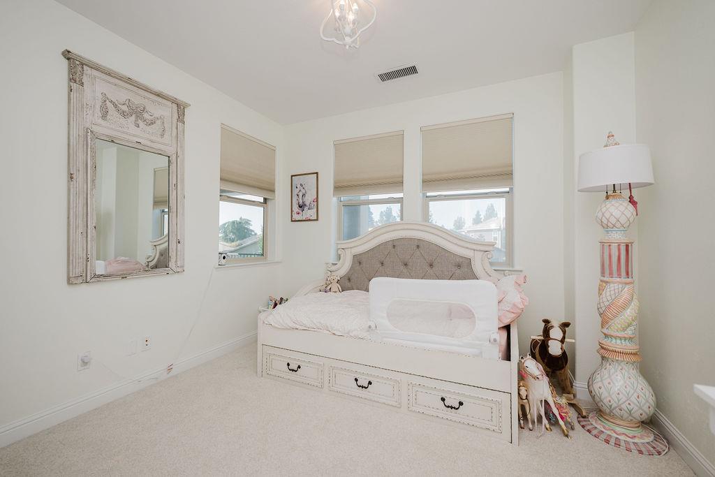 1671 E Bella Fiore Dr, Fresno, CA 93730