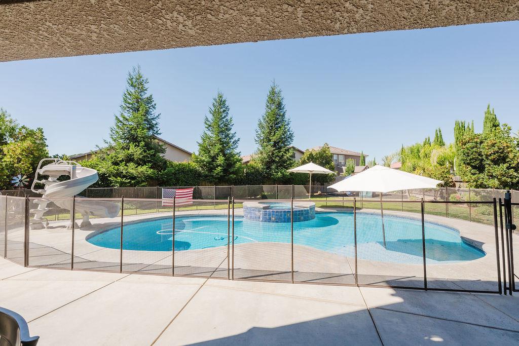 1671 E Bella Fiore Dr, Fresno, CA 93730