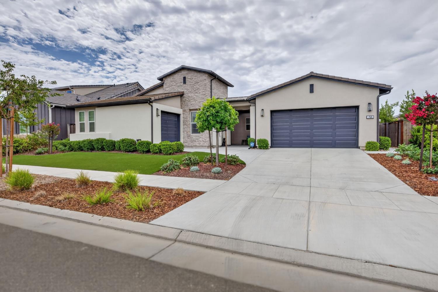 768 Overstone Ave, Madera, CA 93636