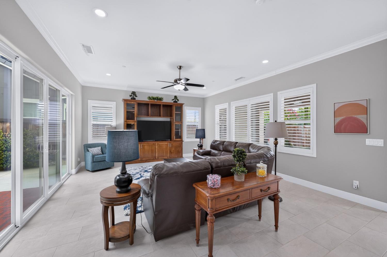 768 Overstone Ave, Madera, CA 93636