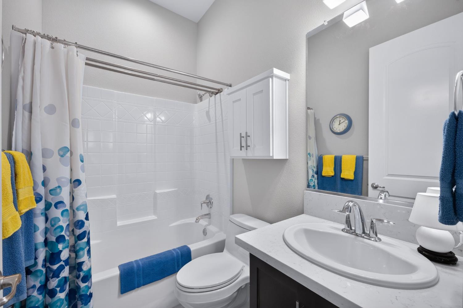 768 Overstone Ave, Madera, CA 93636