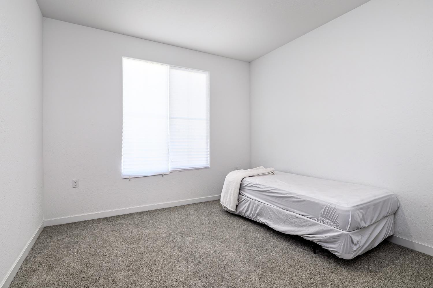 1123 Traverse Dr S, Madera, CA 93636