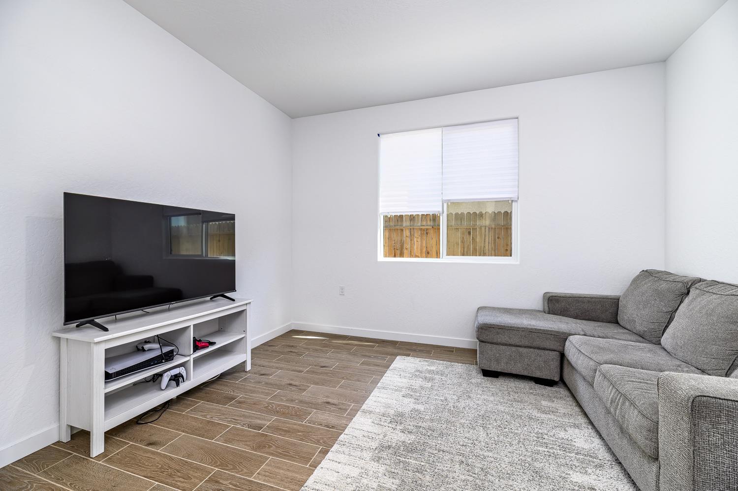 1123 Traverse Dr S, Madera, CA 93636
