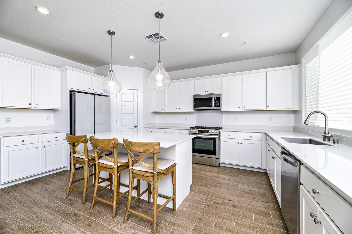 1123 Traverse Dr S, Madera, CA 93636
