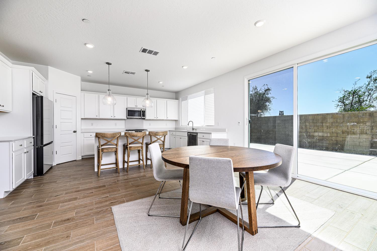 1123 Traverse Dr S, Madera, CA 93636