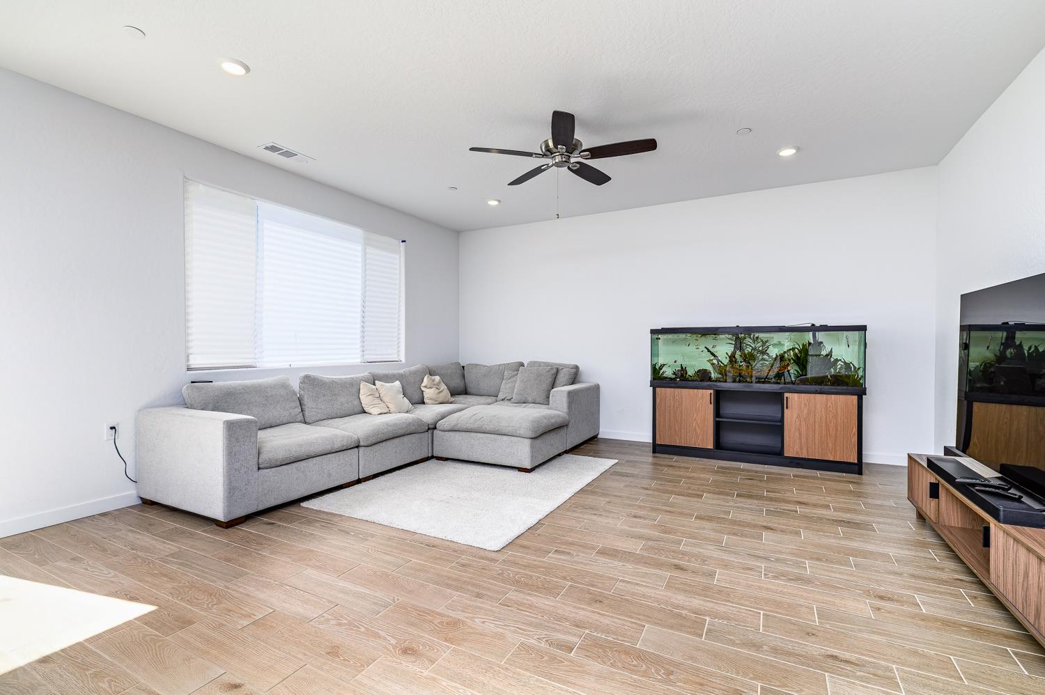 1123 Traverse Dr S, Madera, CA 93636
