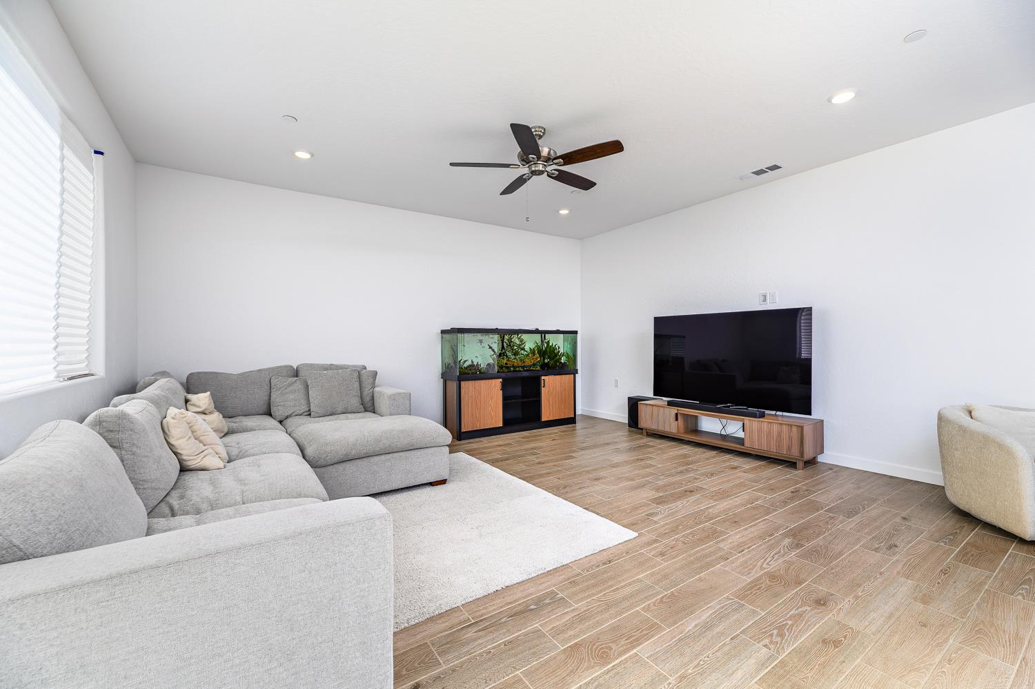 1123 Traverse Dr S, Madera, CA 93636