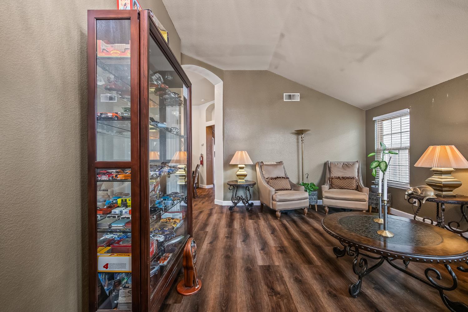 5651 W Sample Ave, Fresno, CA 93722