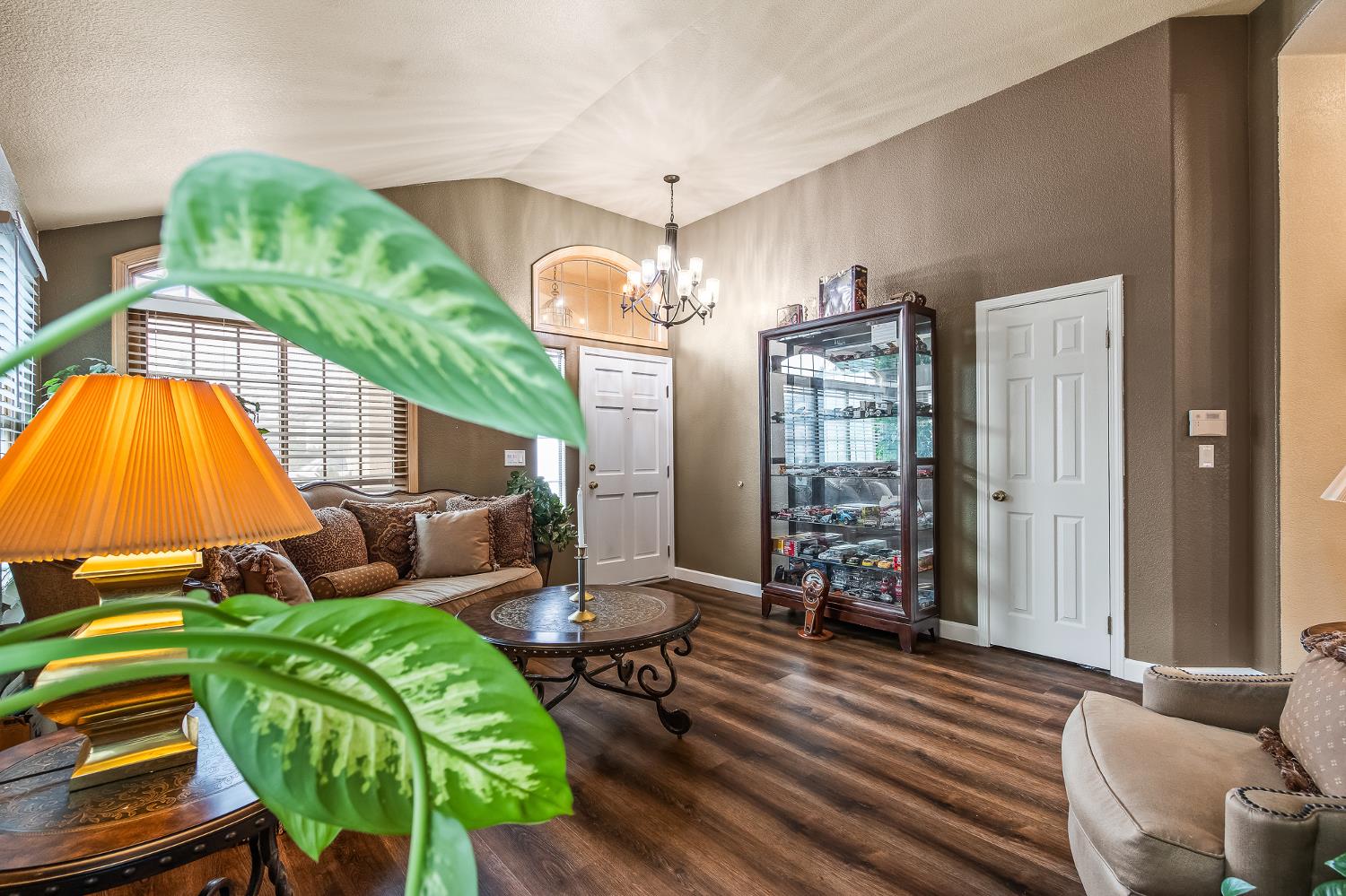 5651 W Sample Ave, Fresno, CA 93722