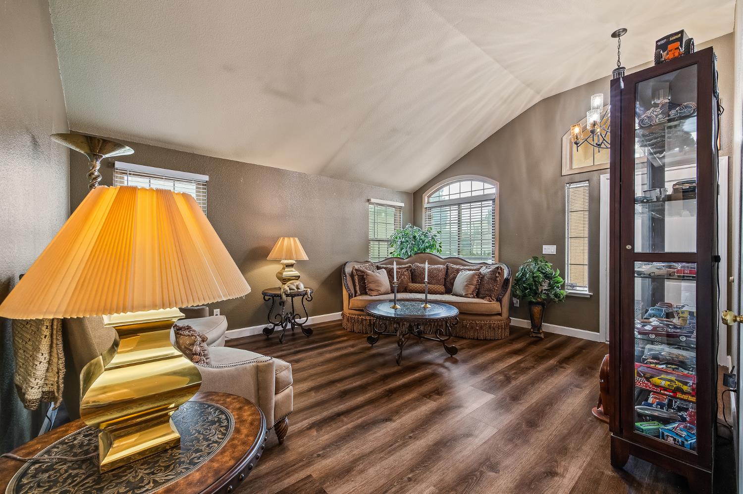5651 W Sample Ave, Fresno, CA 93722