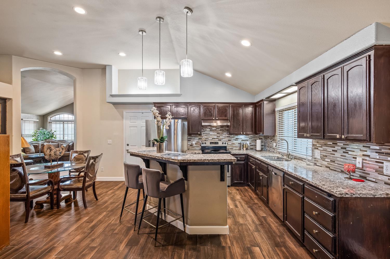 5651 W Sample Ave, Fresno, CA 93722