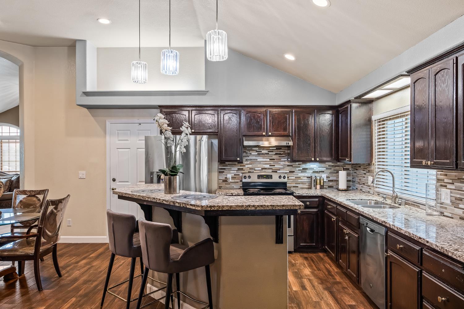 5651 W Sample Ave, Fresno, CA 93722