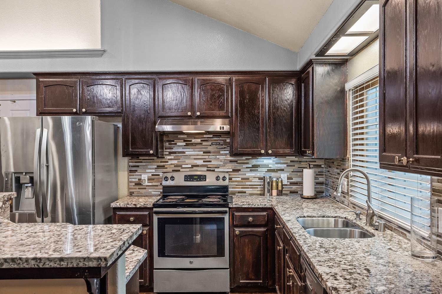 5651 W Sample Ave, Fresno, CA 93722