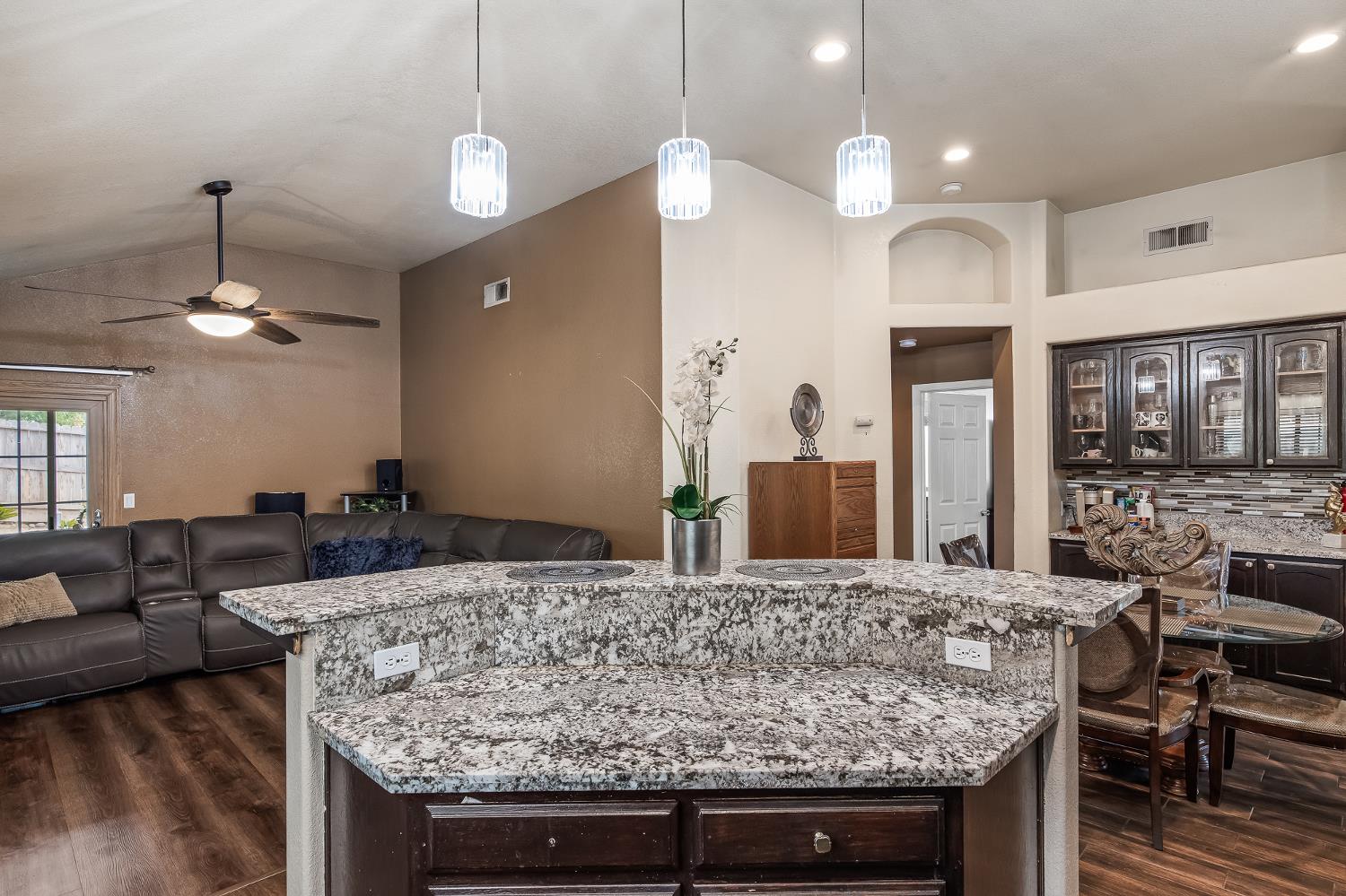 5651 W Sample Ave, Fresno, CA 93722