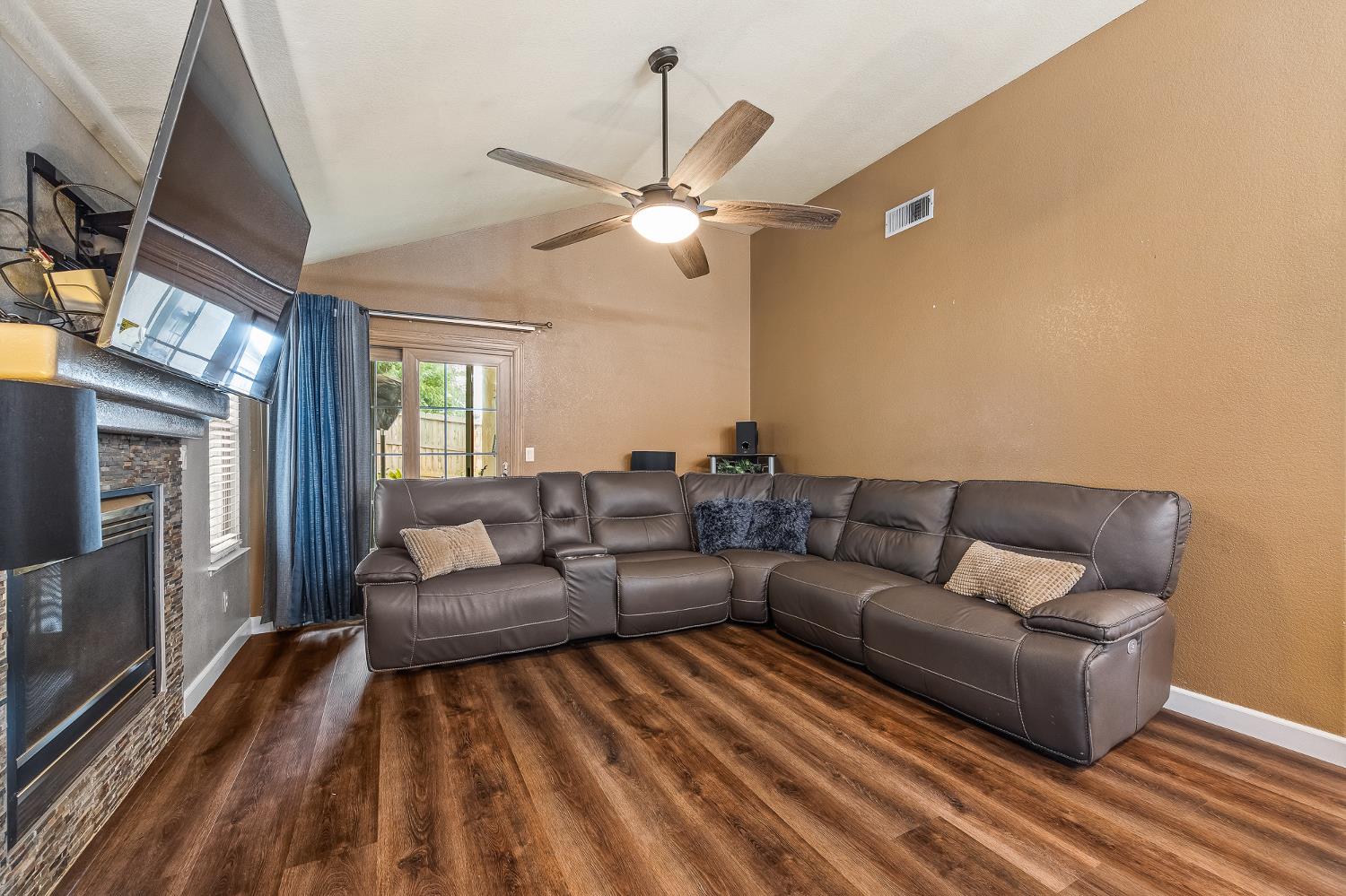 5651 W Sample Ave, Fresno, CA 93722
