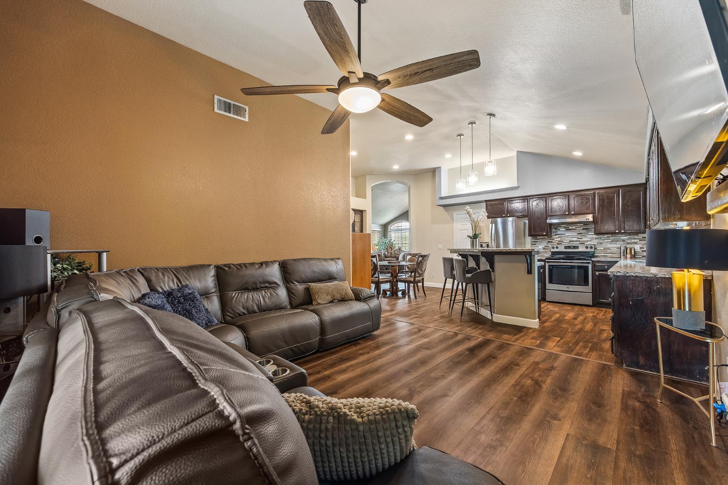 5651 W Sample Ave, Fresno, CA 93722