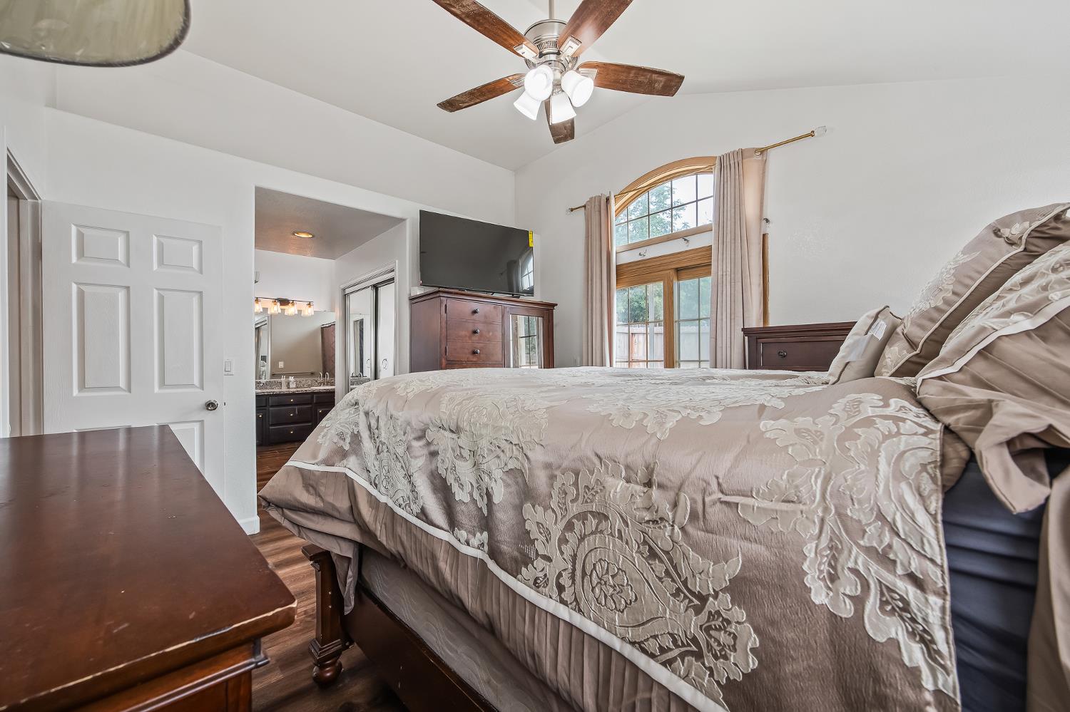 5651 W Sample Ave, Fresno, CA 93722