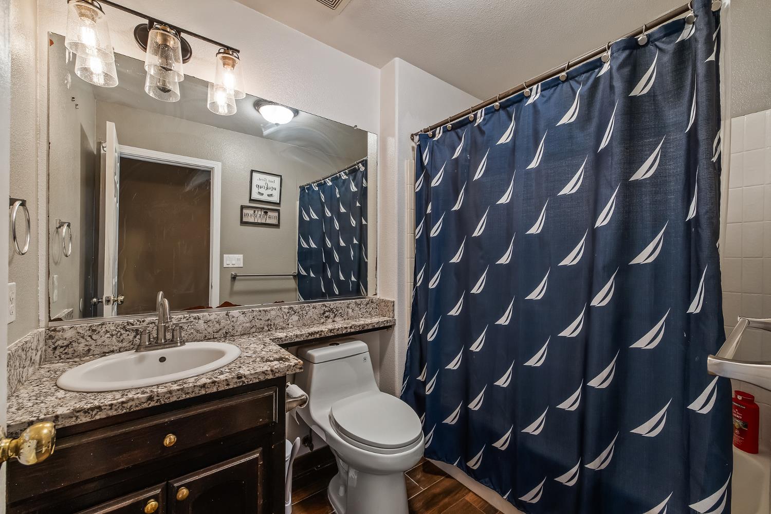 5651 W Sample Ave, Fresno, CA 93722