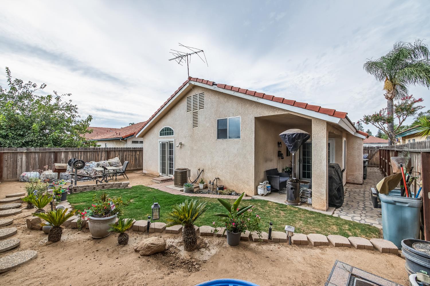 5651 W Sample Ave, Fresno, CA 93722