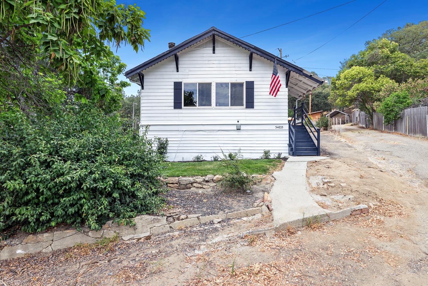 34633 Robles Rd, Auberry, CA 93602