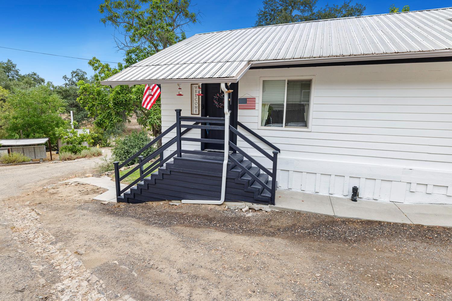 34633 Robles Rd, Auberry, CA 93602