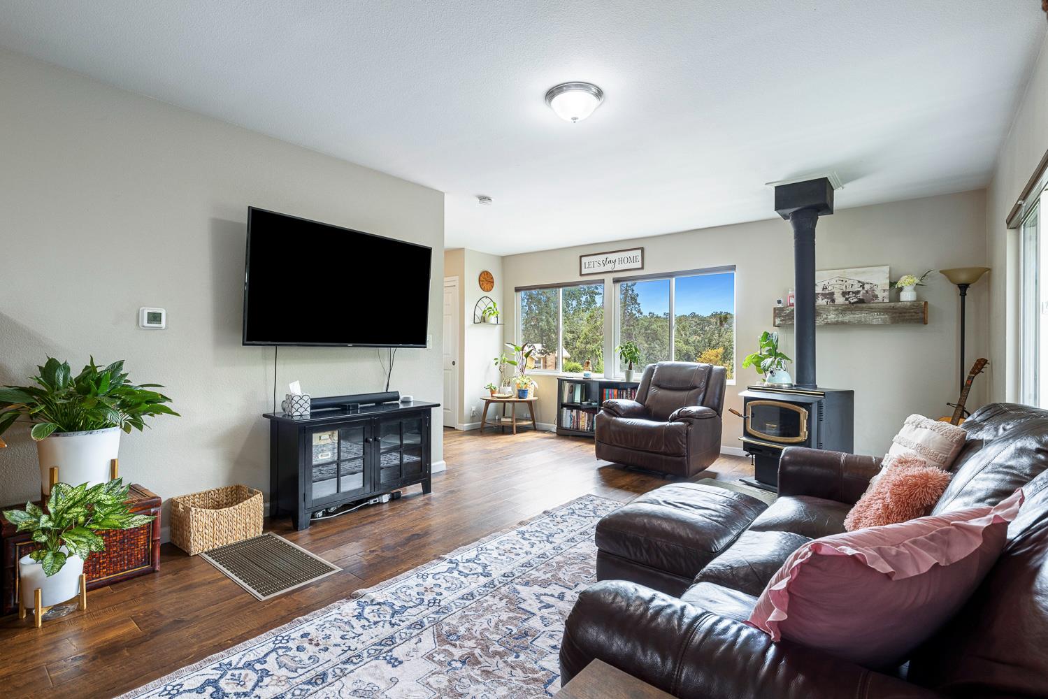 34633 Robles Rd, Auberry, CA 93602