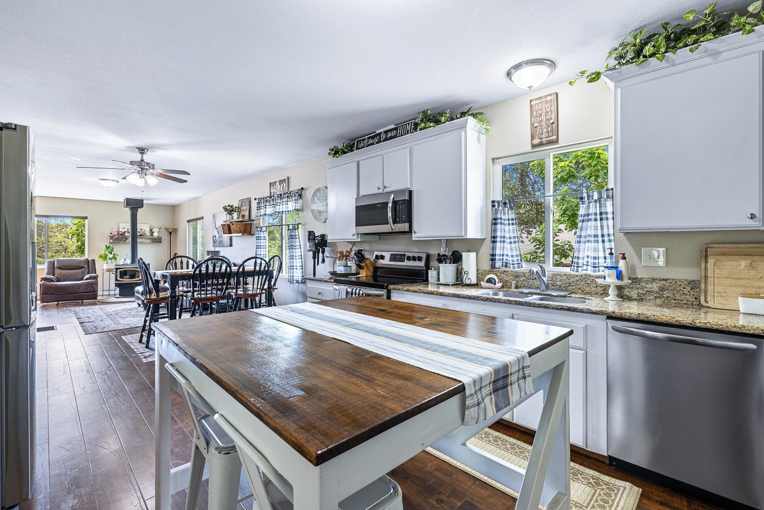 34633 Robles Rd, Auberry, CA 93602