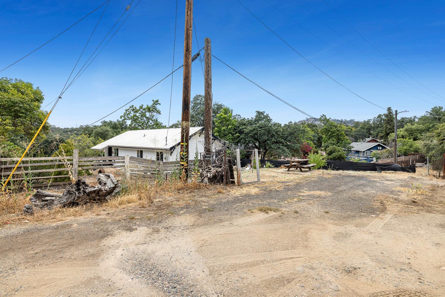34633 Robles Rd, Auberry, CA 93602