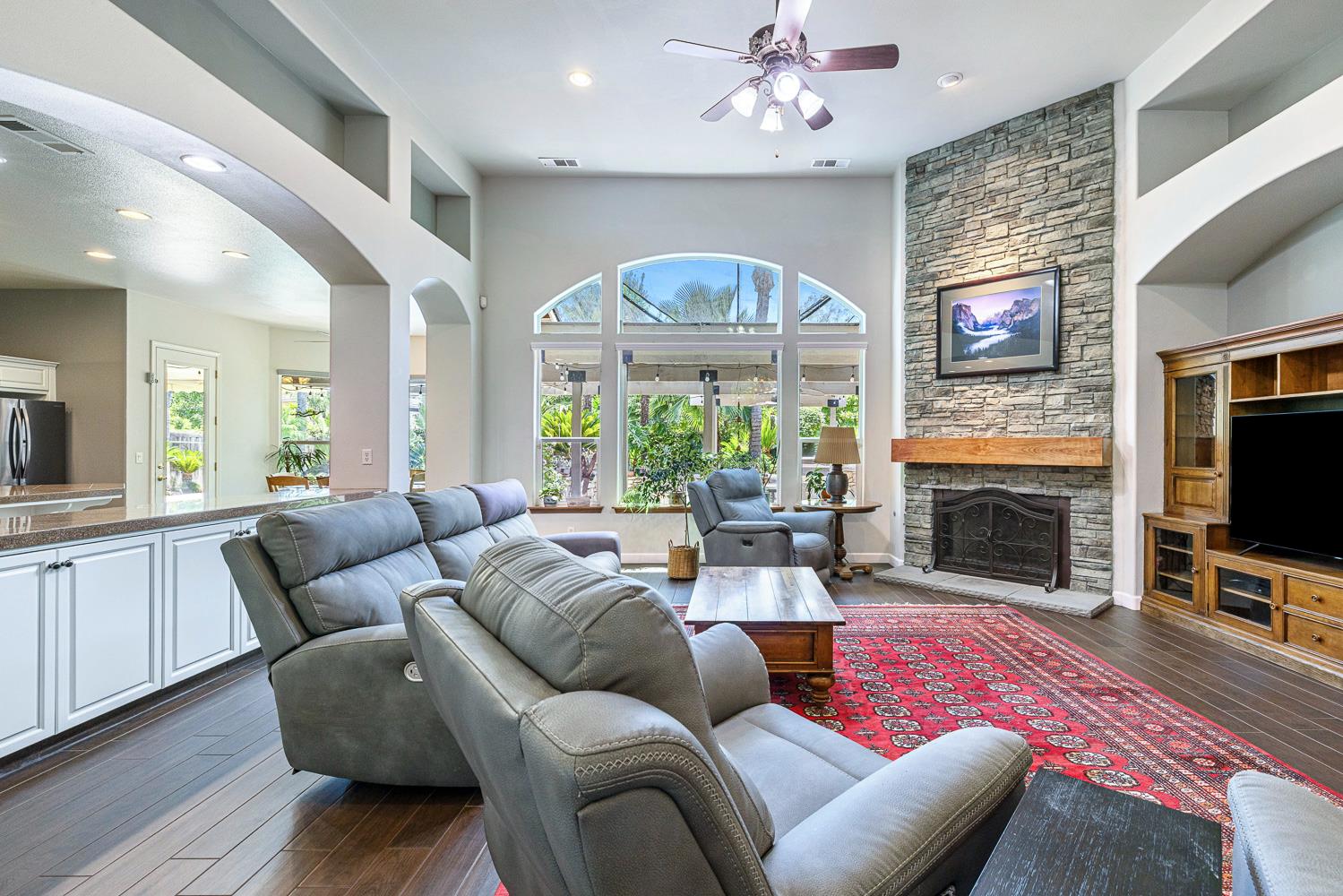 356 Richmond Ave, Clovis, CA 93619