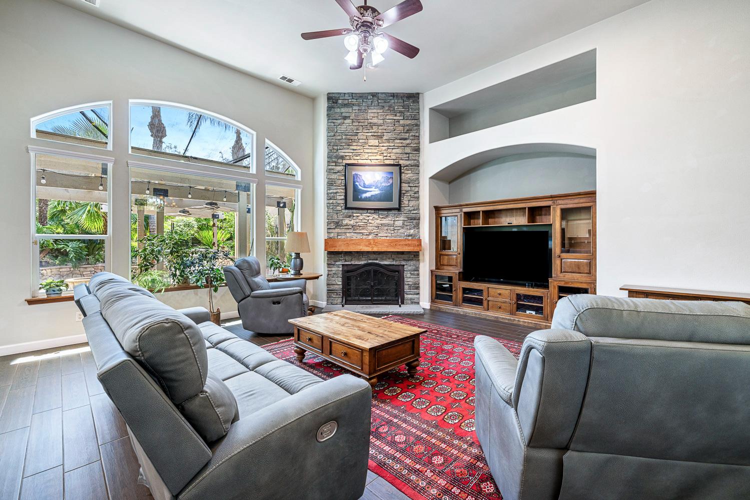 356 Richmond Ave, Clovis, CA 93619