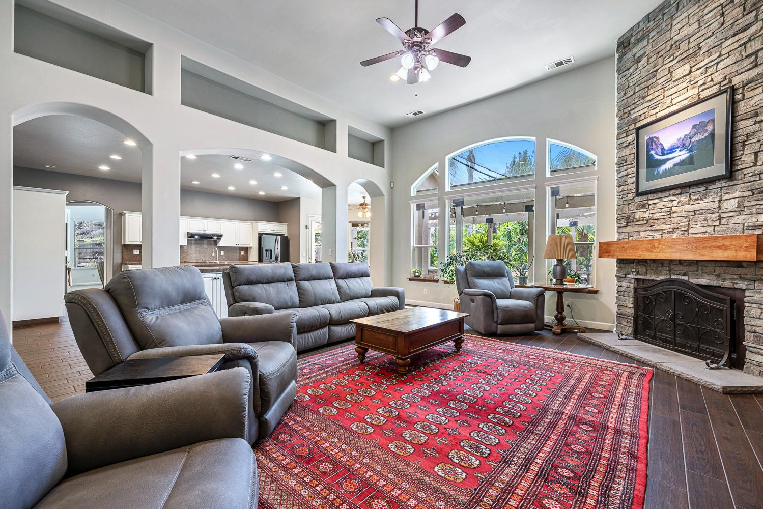 356 Richmond Ave, Clovis, CA 93619