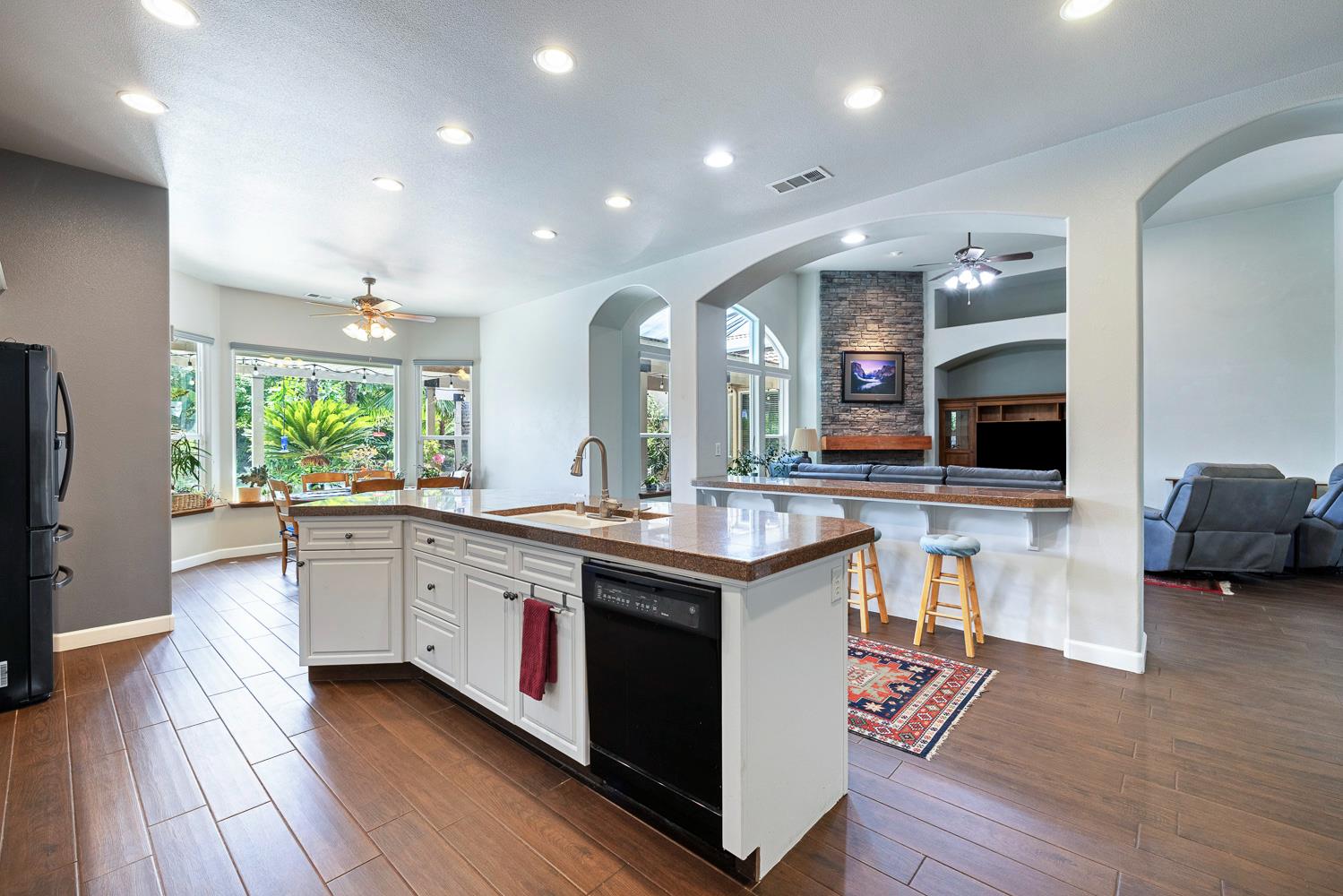 356 Richmond Ave, Clovis, CA 93619