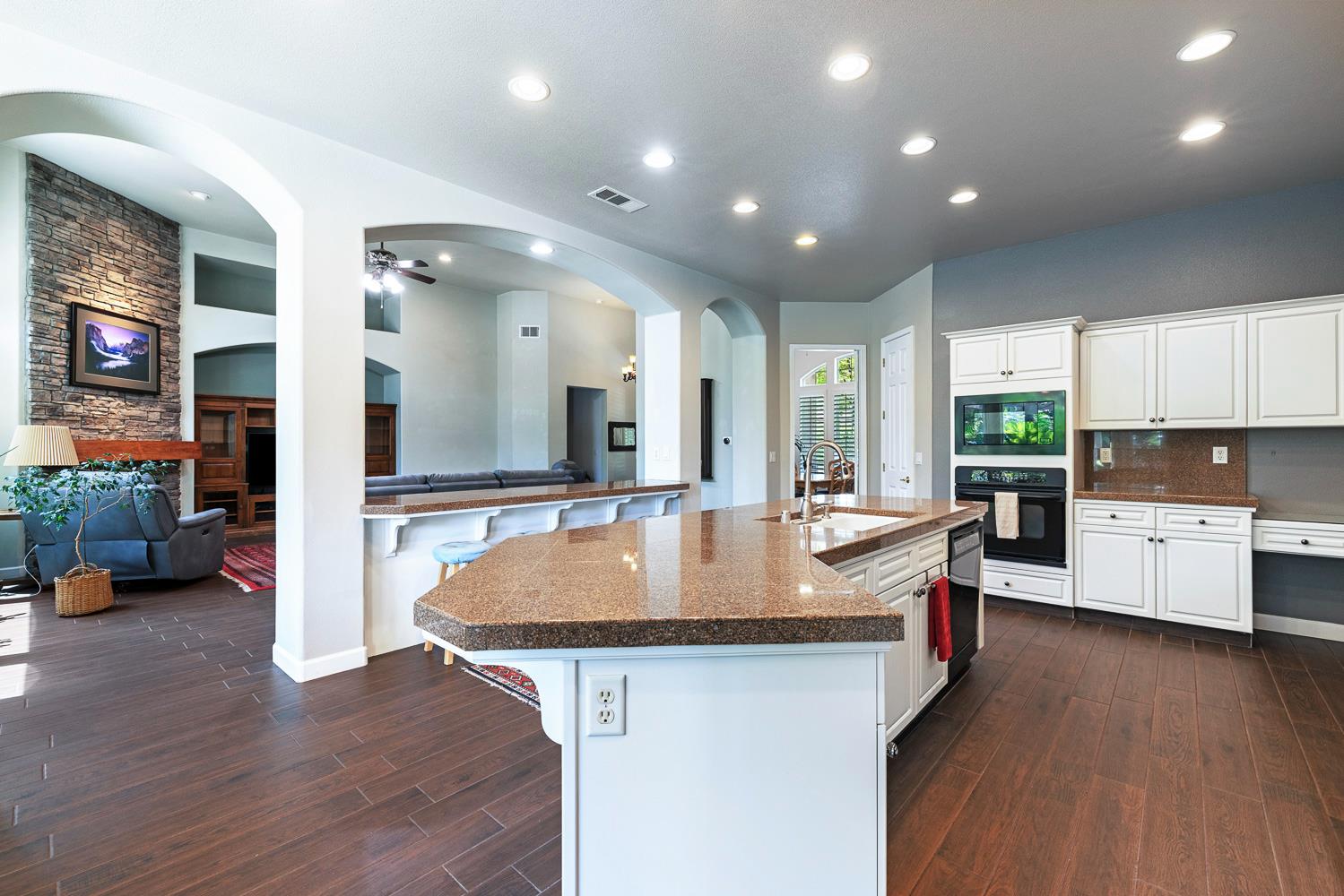 356 Richmond Ave, Clovis, CA 93619